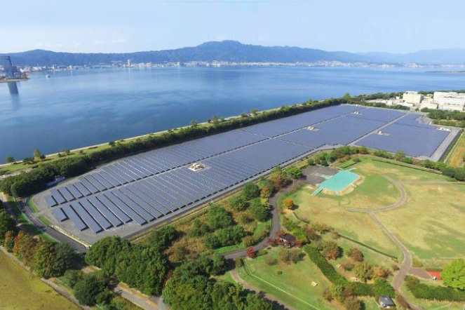 滋賀県太陽光発電設置工事　発電電力量：8,500 kW　工事期間：平成27年7月着工～平成27年9月完成